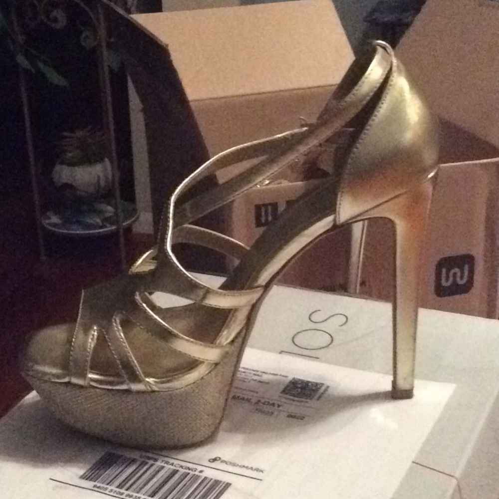 “Jessica Simpson” Gold Heels